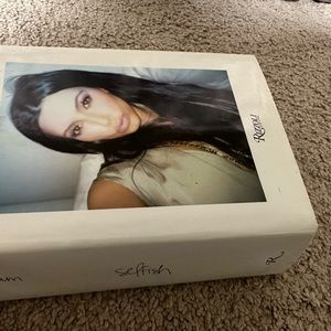 Kim kardashian selfie book